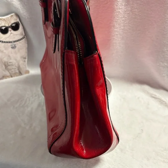 Kate Spade Carlisle Street Sylvie handbag in cherry red patent leather - Picture 10 of 11
